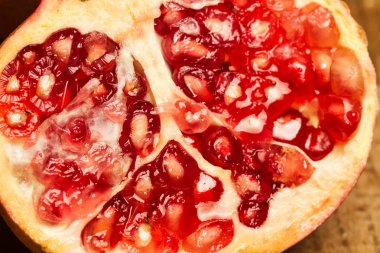 Yakından bakıldığında bir nar