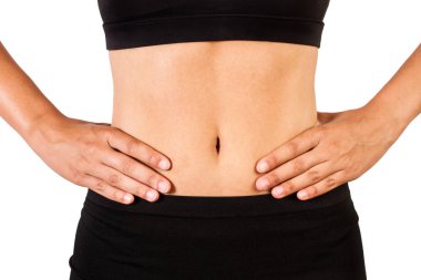 Beyaz bir arka plan üzerinde bel elleri ile kadın