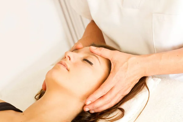 Massage Physiothérapie Pour Une Femme — Photo