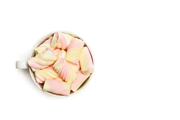 Marshmallows Amarelos Rosa Uma Xícara Fundo Branco — Fotografia de Stock
