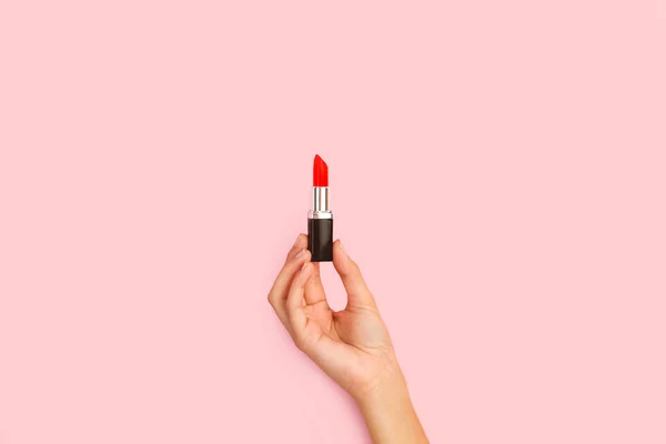 Vrouw Hand Met Een Rode Lippenstift Een Roze Achtergrond Met — Stockfoto