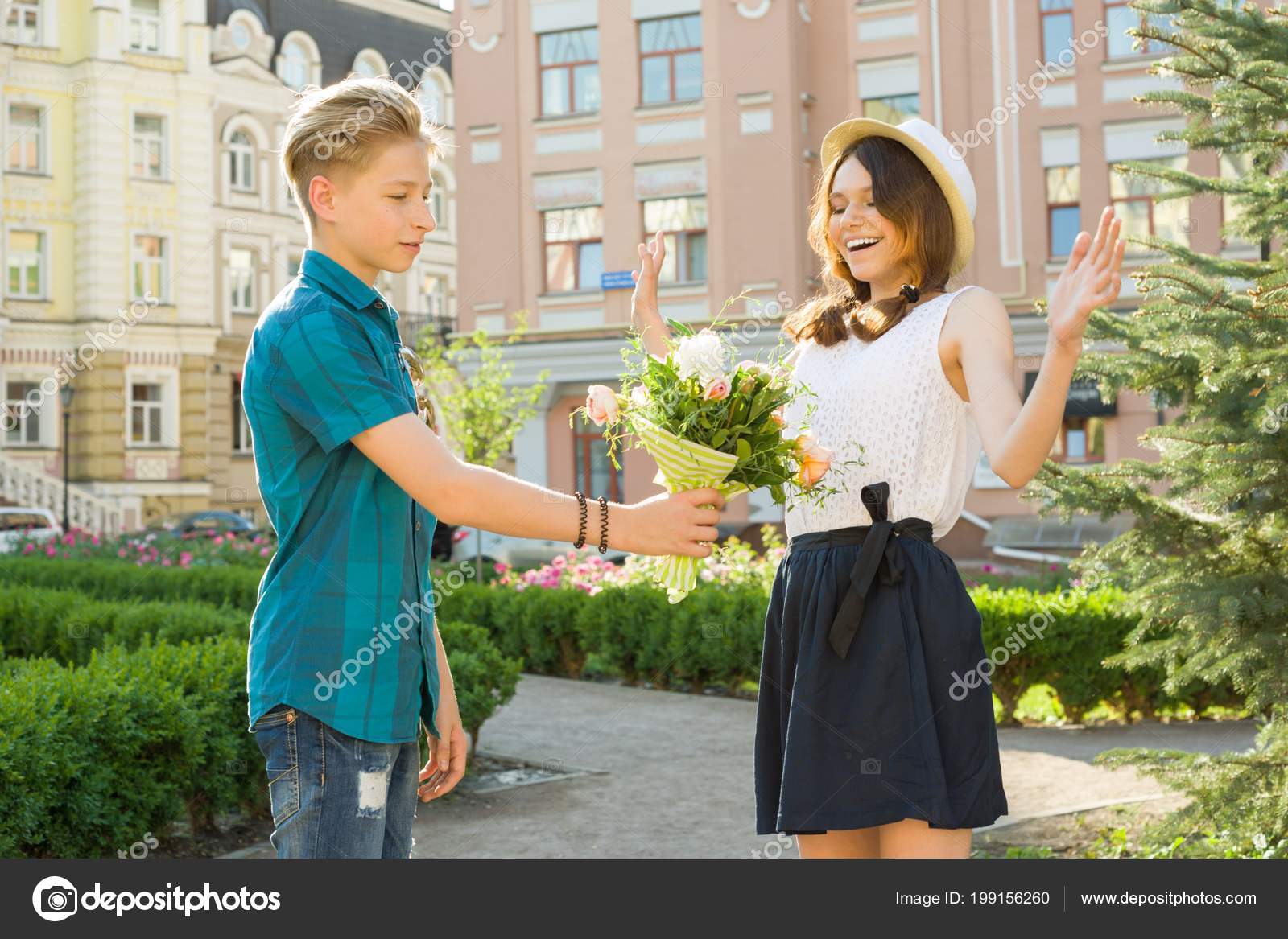 Маленькую сестрёнку в школе. Дети в школе. Девушка которая нравилась в школе. Девушка которая нравилась в школе. Школа учитель эстетика.