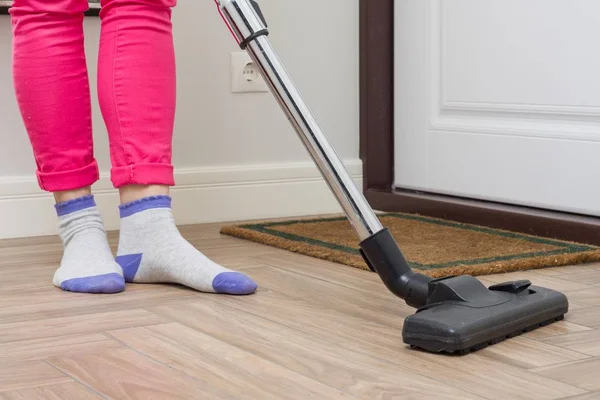 House Cleaning Woman Cleaning Using Vacuum Cleaner — Stock Photo, Image