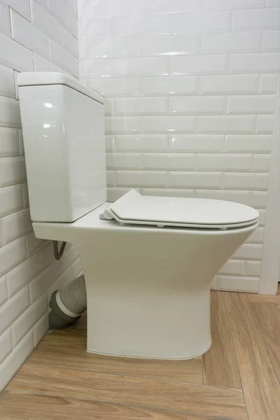 Λευκά Κεραμικά Τουαλέτα Bowl Στο Κοντινό Πλάνο Εσωτερικό Μπάνιο — Φωτογραφία Αρχείου
