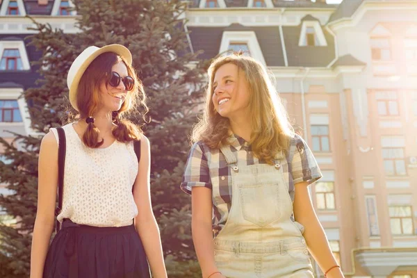 Two Young Girlfriends Having Fun City Summer Holidays Education Teenage — Stock Photo, Image