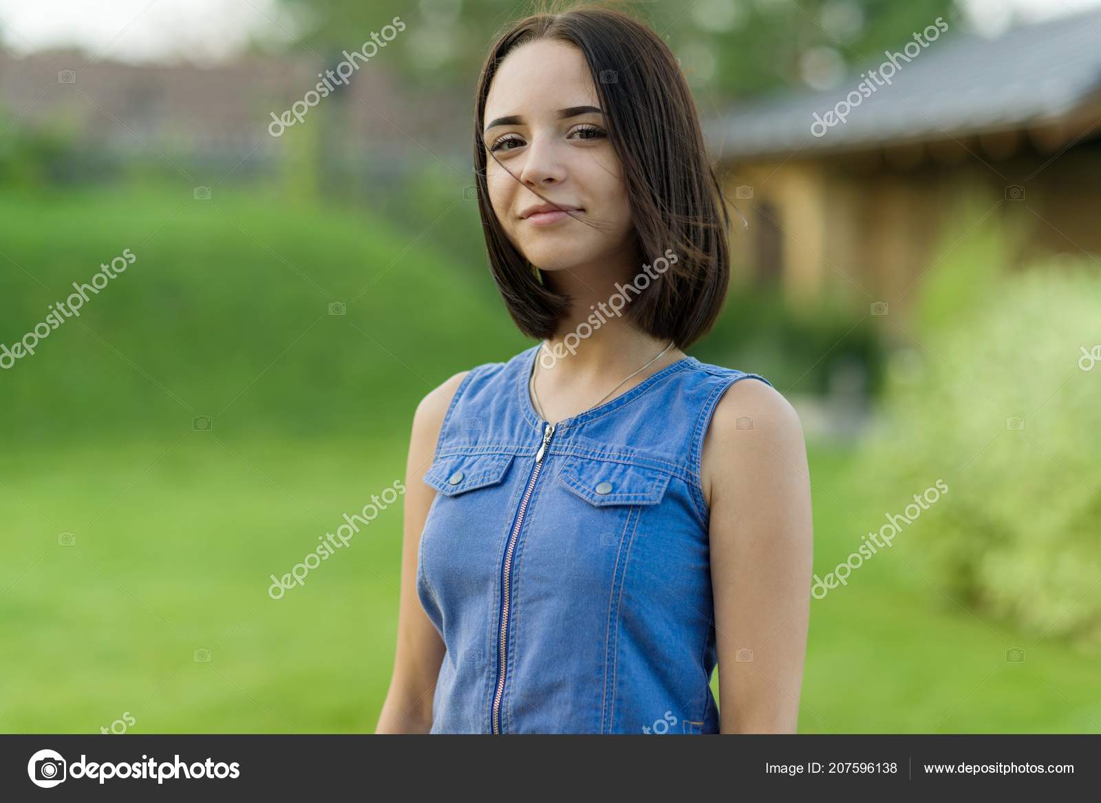 Retrato Da Menina Bonita 15 Anos Foto de Stock - Imagem de cabelo