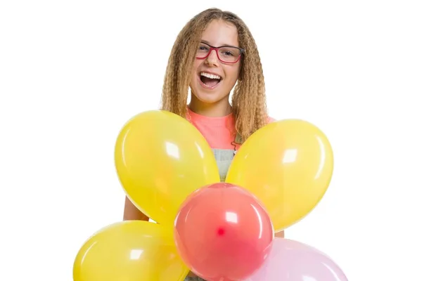 Jonge lachende tiener meisje met feestelijke kleuren ballonnen op geïsoleerde witte achtergrond — Stockfoto