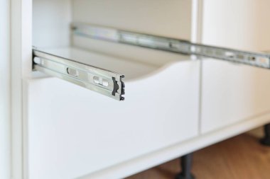 Mobilya Detayları yakın çekim, Kabine Çekmece montajı