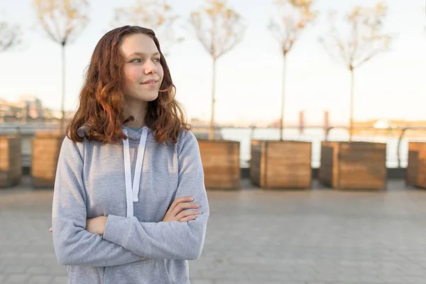 Outdoor portrait of beautiful smiling teenager girl 14, 15 years old — Stock Photo, Image