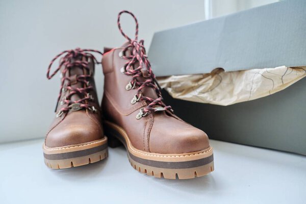 Новые женские коричневые водонепроницаемые зимние сапоги в коробке