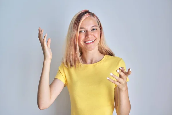 Close-up of talking attractive girl teenager 16, 17 years old looking at webcam — Stock Photo, Image