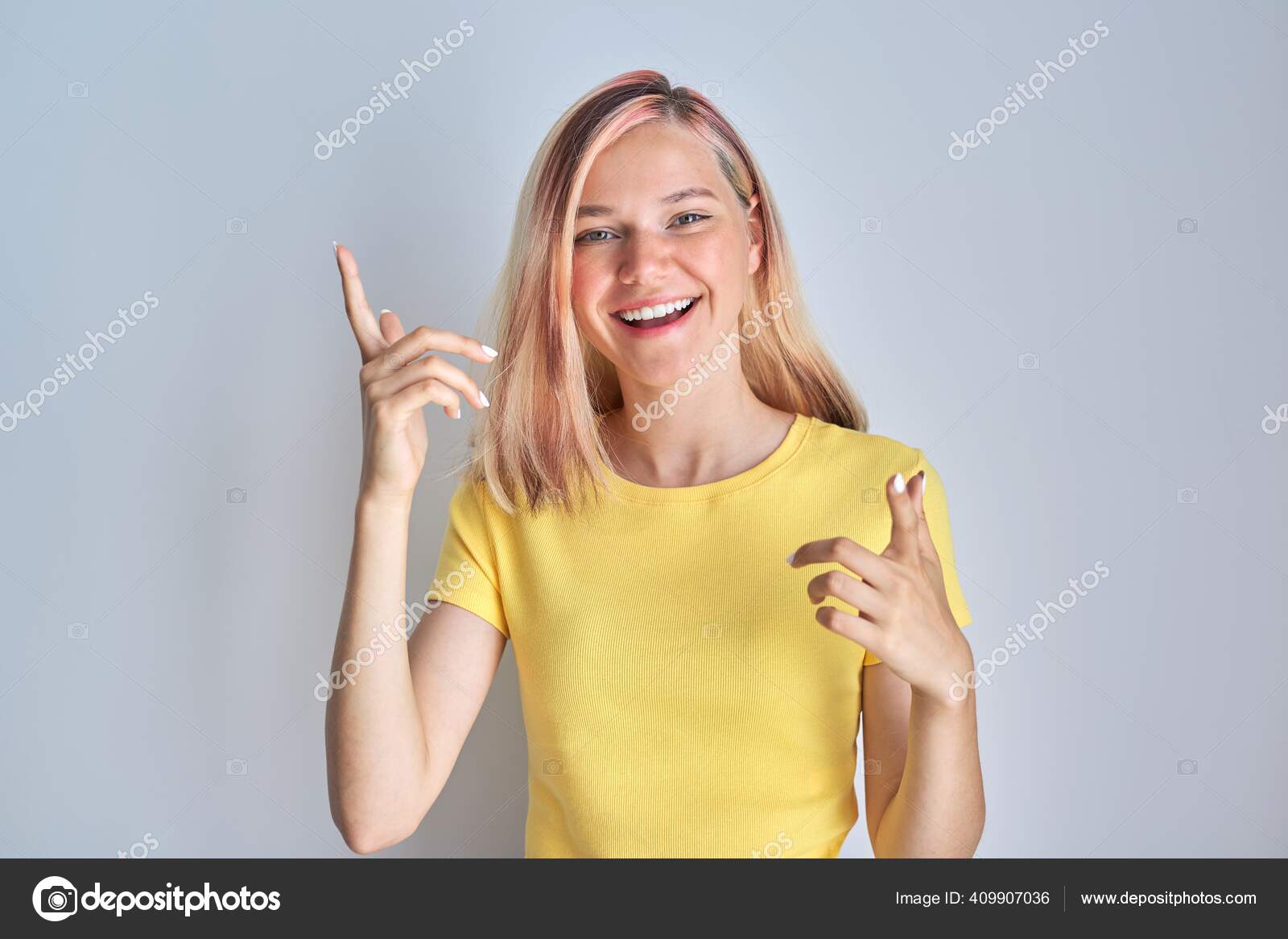 малолетка на вебкамеру Крупный план разговора привлекательная девушка подросток 16, 17 лет глядя  на веб-камеру — Стоковое фото © Valerii_Honcharuk #409907036