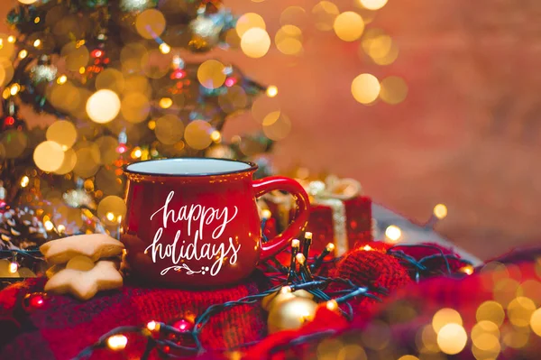 Taza Roja Café Caliente Con Luces Navidad Galletas Frescas Crema — Foto de Stock