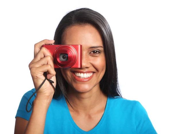 Hermosa mujer de raza mixta feliz tomando fotos — Foto de Stock
