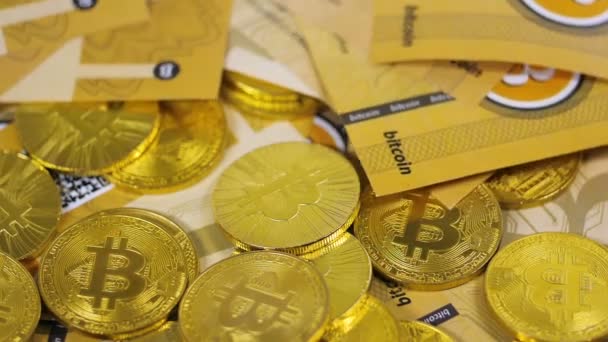 Macro Cámara Lenta Viento Sopla Suavemente Minado Moneda Bitcoins Billetes — Vídeo de stock