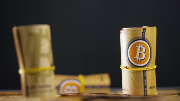 Makro Slow Motion Bitcoin Model Riil Ditutupi Dengan Darah Segar — Stok Video