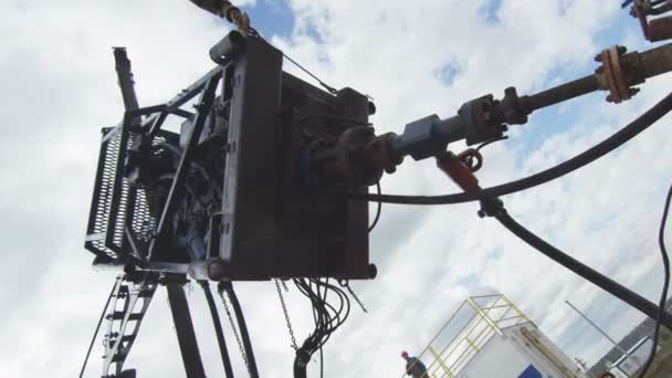 Closeup Drilling Rig Placed Truck Platform Oil Fields Development Cloudy — Stock Video