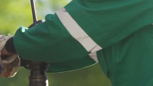 Closeup Oil Service Company Worker Green Uniform Gloves Rotates Metal — Stock Video
