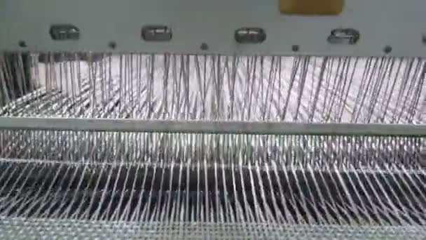 Close Front View Large Modern Industrial Loom Weaves White Synthetic — Stock Video