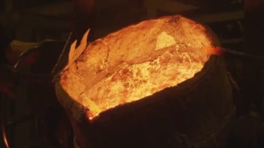 metal akışı dökülen bitki çalışanlar daha düşük pota