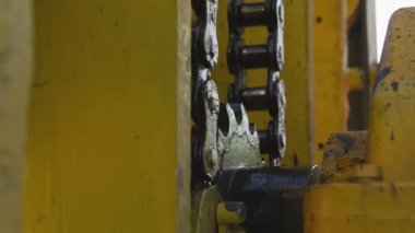 Bölümü ile dönüm yuvarlak tekerlek zinciri ile asansörleri