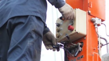 Portre siyah seramik izolatörler akım taşıyan parçalar elektrik alt istasyonlar, kapalı switchgears izole