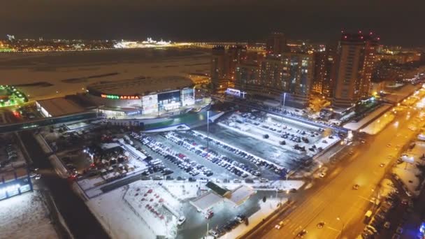 Wunderbare Luftaufnahme Berühmte Konzertarena Und Komfortabler Parkplatz Zwischen Wolkenkratzern Gegen — Stockvideo