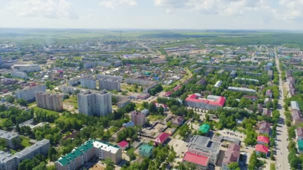 Increíbles Edificios Vista Superior Con Techos Brillantes Rodeados Plantas Verdes — Vídeo de stock