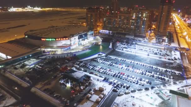 Schöne Obere Ansicht Moderne Stilvolle Konzertarena Und Großer Schneebedeckter Autoabstellplatz — Stockvideo