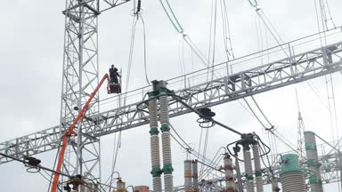 Adama elektrik transformatörler yerden vinç