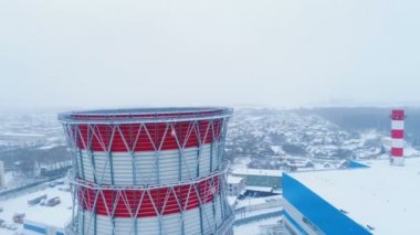 soğutma ısı kule üst kısmı ve kar düşüyor