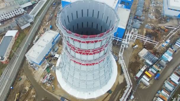 Vista Aérea Equipamento Enorme Esfria Água Por Evaporação Sob Influência — Vídeo de Stock