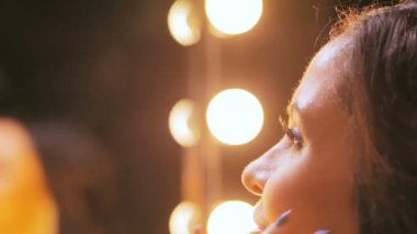 Desheli makyaj düzeltme kişi esirgemezdin esmer aktris