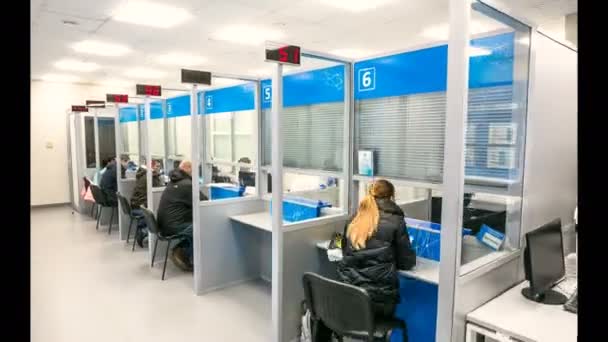 Time lapse motion le long du centre d'information des clients modernes — Video