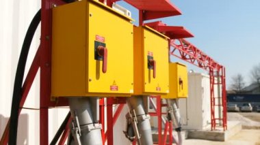 gökyüzü karşı bina araştırma çiftliğinde sarı geçiş panoları