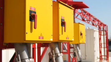 soğutma sistemi güneşli günde Araştırma grubundaki closeup metal dolaplar