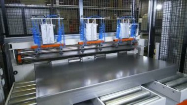 Kauçuk emme cups ile otomatik makine metal yaprak alır