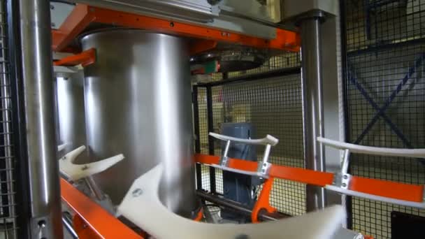 特种输送机运输桶波纹压机 — 图库视频影像
