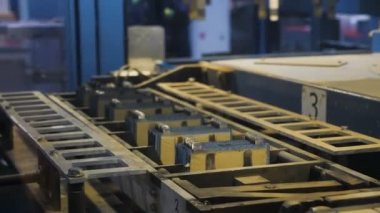 makine tarafından kurulan closeup galvanik hücre iç öğeleri