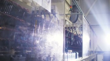 yan görünümü alt makineye akümülatör ile gelir.