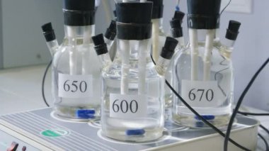 görünümü Kapat test cihazı ampuller ve karışık sıvı ile