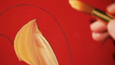 Buzdolabı üzerinde yetenekli sanatçının etnik Rus Khokhloma tarzında portre harika büyük altın çiçek boyalı