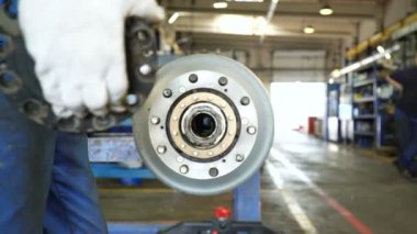 Özel mil koymak ve sabit çalışan tarafından metal silindir için