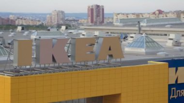 havadan görünümü büyük logo IKEA cephe bina store üzerinde