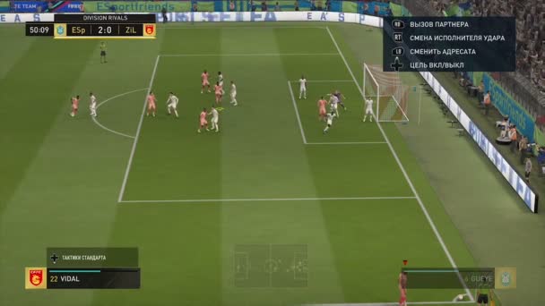 Equipo en rosa marca gol en la puerta del equipo blanco en VR juego — Vídeos de Stock