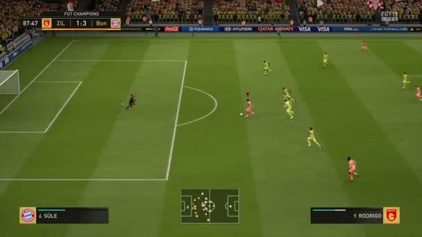 Goleiro equipe amarela perde chute em gol no simulador — Vídeo de Stock