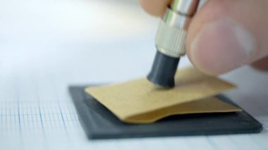 el el feneri kağıt ve aracı parlar makro yan görünüm