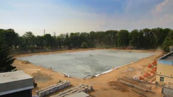 Timelapse construção de campo desportivo na área durante todo o ano — Vídeo de Stock