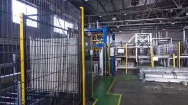 Timelapse otomatik üretim hattında fabrika atölye