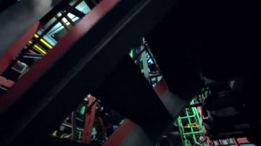 ardışık düzen sistem tesisi altında hareket düşük açılı vurdu